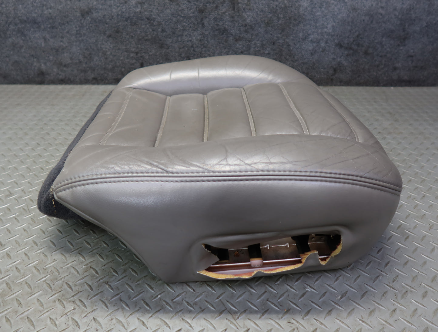 2003-2004 Hummer H2 Front Right Seat Lower Leather Cushion