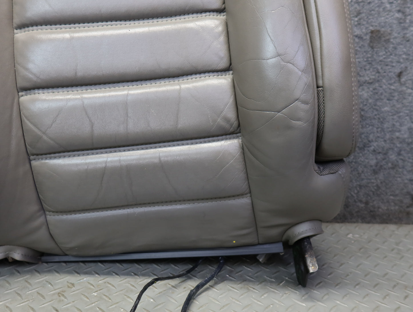 2003-2004 Hummer H2 Front Right Seat Upper Backrest Leather Cushion Wheat