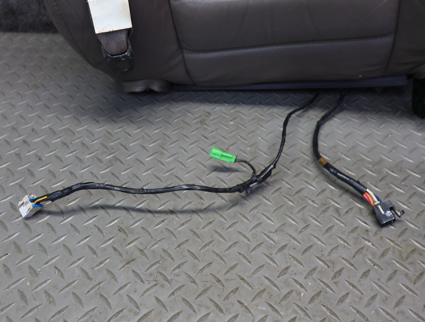 2003-2004 Hummer H2 Front Right Seat Upper Backrest Leather Cushion Wheat