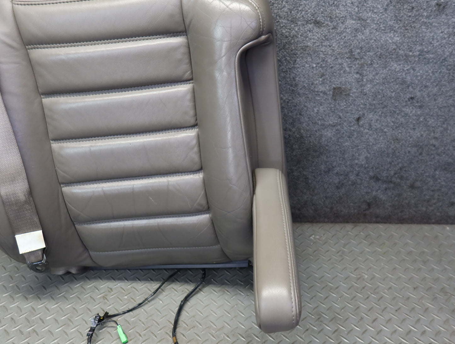 2003-2004 Hummer H2 Front Right Seat Upper Backrest Leather Cushion Wheat
