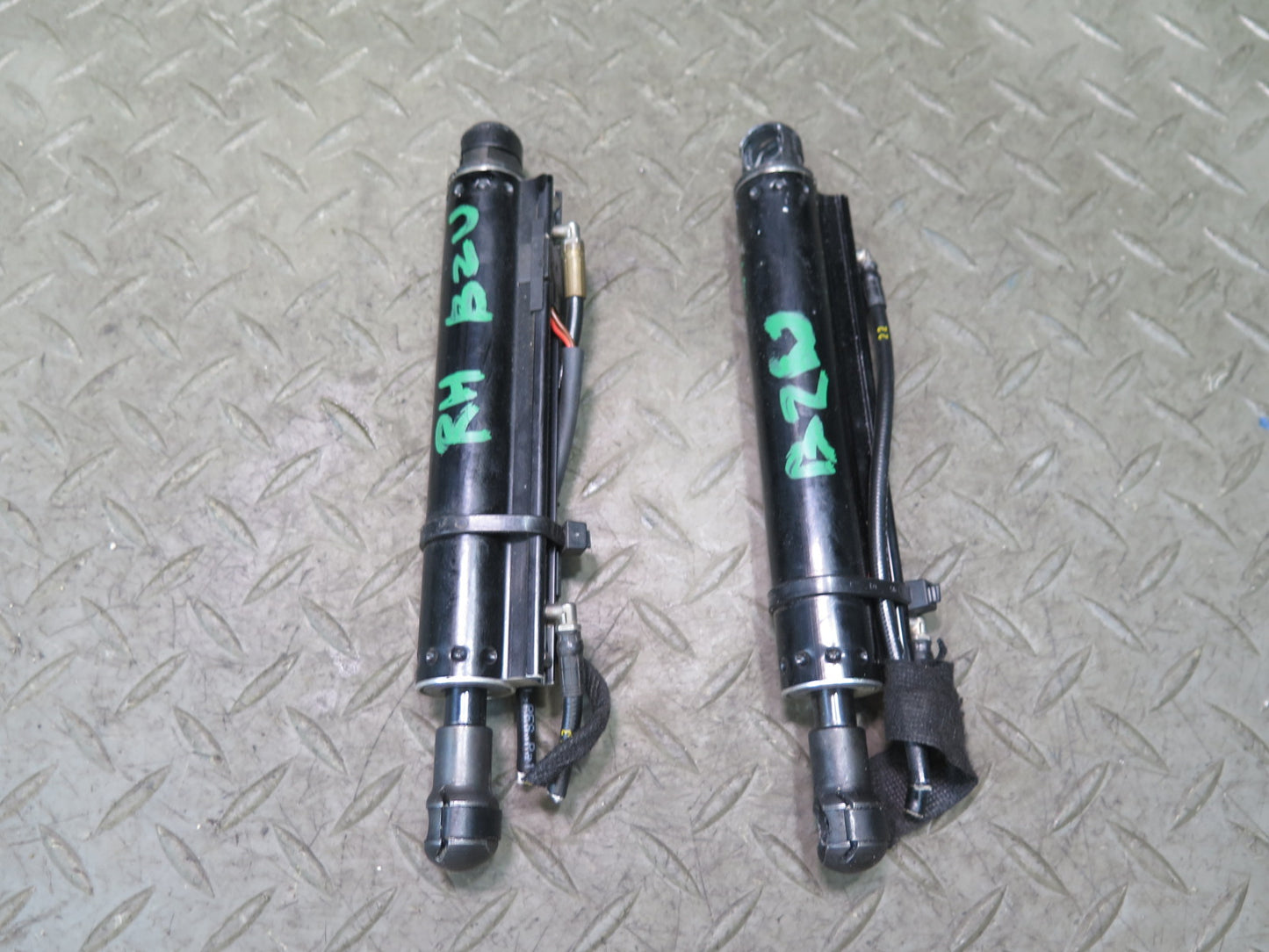 09-16 BMW E89 Z4 Convertible Set of 2 TOP Roof Hydraulic Cylinder Support OEM