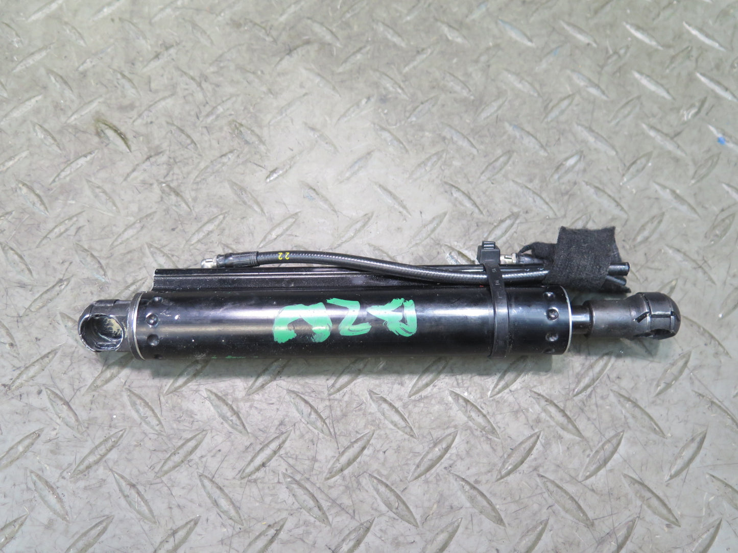 09-16 BMW E89 Z4 Convertible Set of 2 TOP Roof Hydraulic Cylinder Support OEM