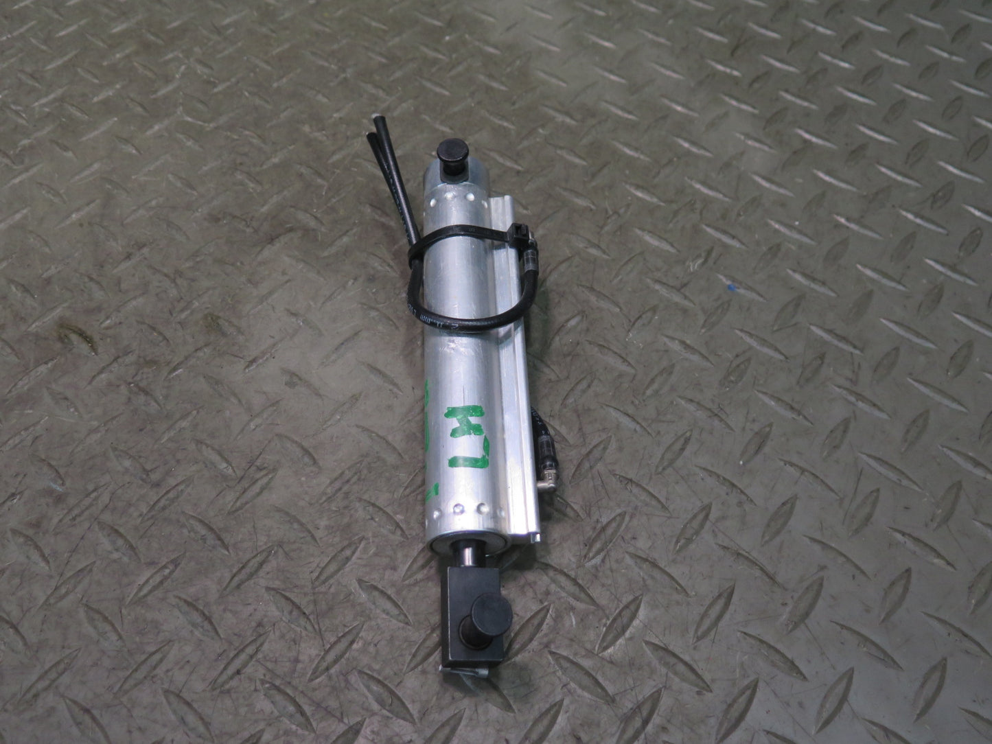 09-16 BMW E89 Z4 Convertible Set of 2 TOP Roof Hydrulic Cylinder Support OEM