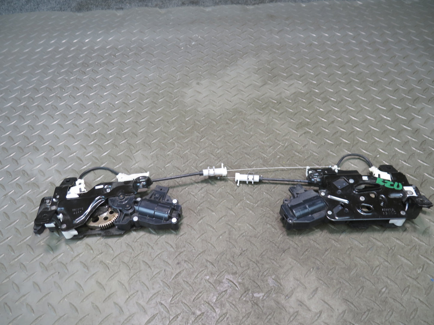 09-16 BMW E89 Z4 Convertible Set of 2 Folding TOP Roof Lock Latch Mechanism OEM