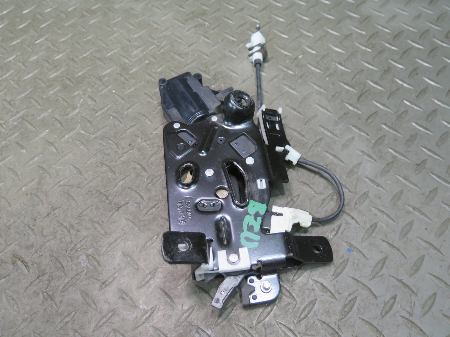 09-16 BMW E89 Z4 Convertible Set of 2 Folding TOP Roof Lock Latch Mechanism OEM