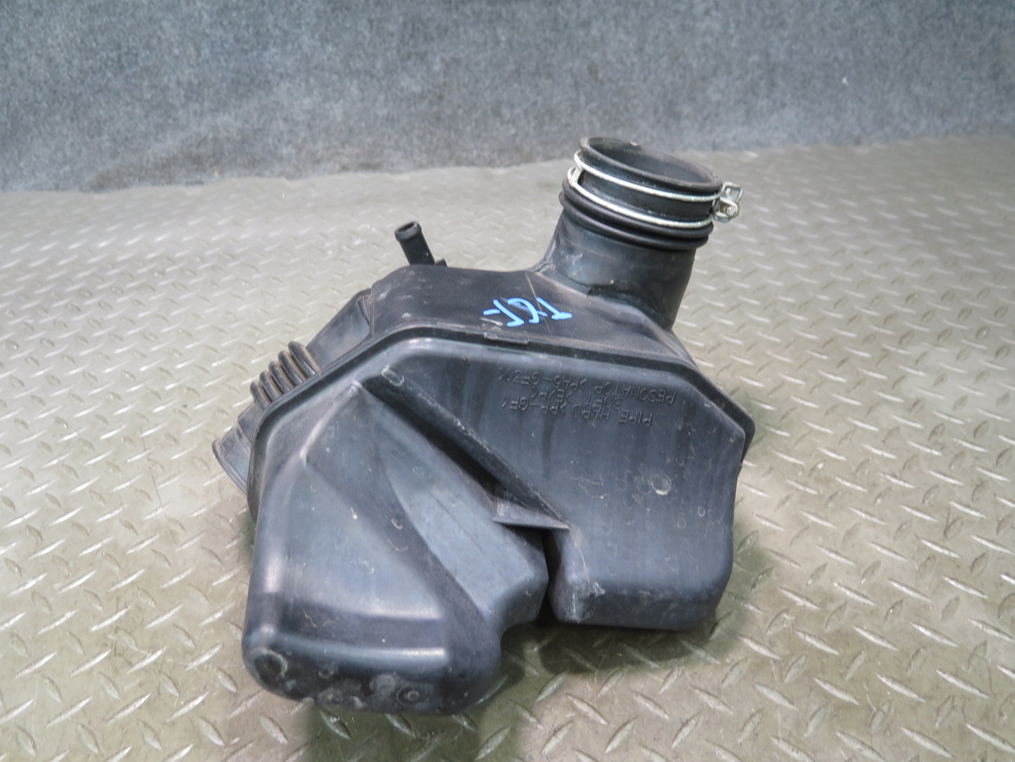 99-01 Toyota Crown JZS175 Air Intake Resonator Duct Hose Pipe 17893-46140 OEM