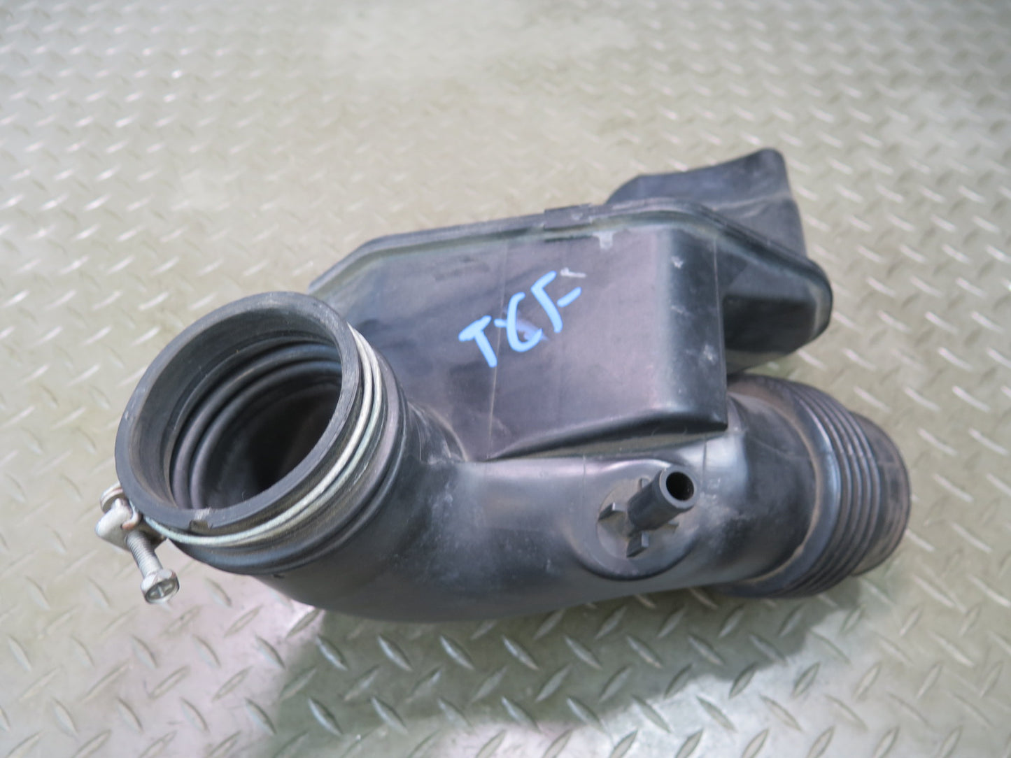 99-01 Toyota Crown JZS175 Air Intake Resonator Duct Hose Pipe 17893-46140 OEM