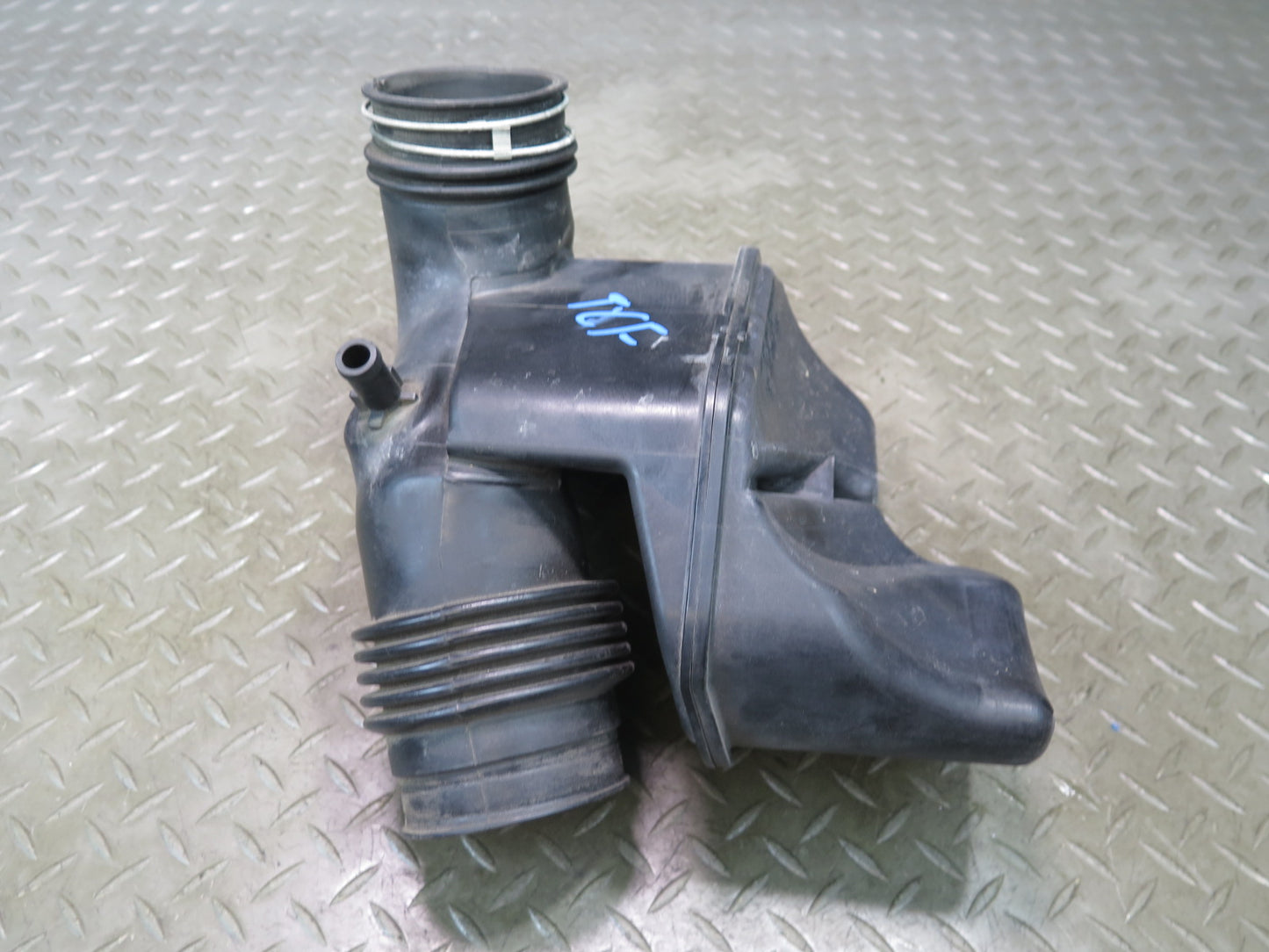 99-01 Toyota Crown JZS175 Air Intake Resonator Duct Hose Pipe 17893-46140 OEM