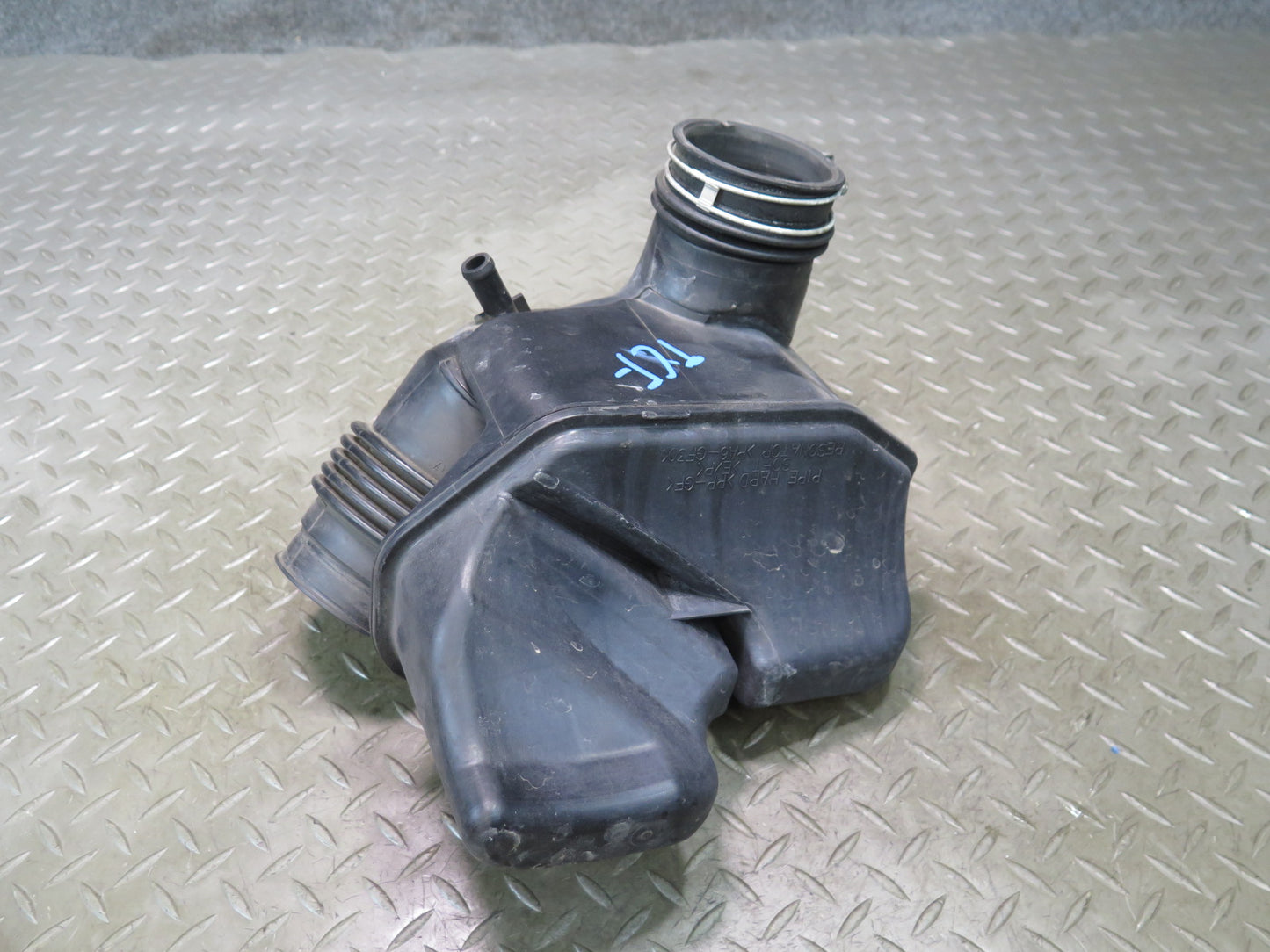 99-01 Toyota Crown JZS175 Air Intake Resonator Duct Hose Pipe 17893-46140 OEM