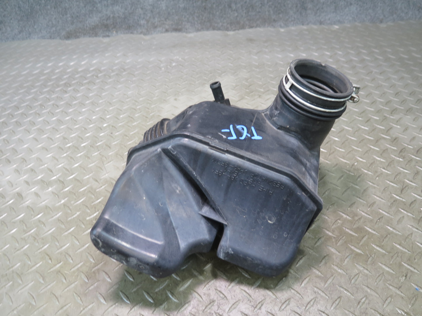 99-01 Toyota Crown JZS175 Air Intake Resonator Duct Hose Pipe 17893-46140 OEM