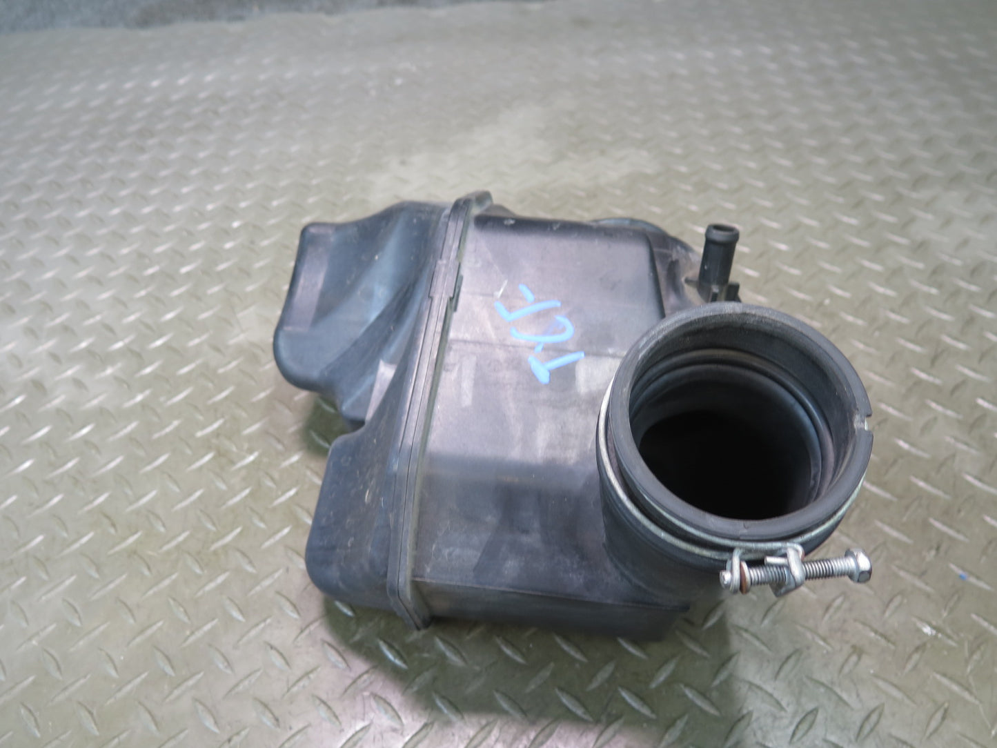 99-01 Toyota Crown JZS175 Air Intake Resonator Duct Hose Pipe 17893-46140 OEM