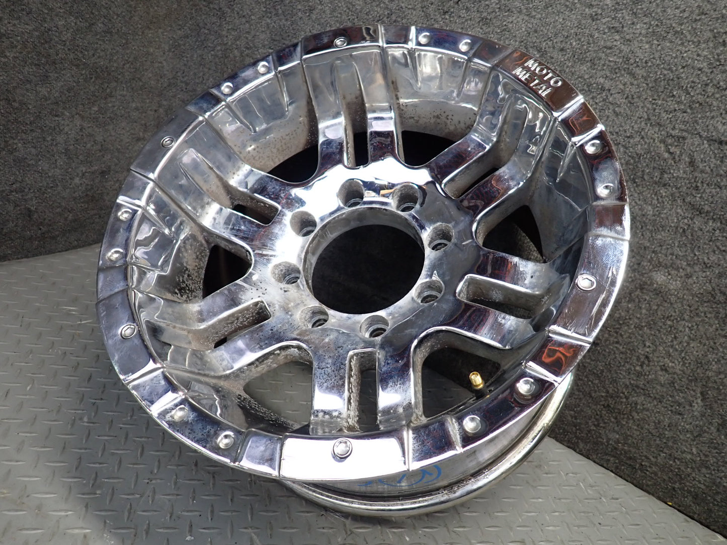 Moto Metal MO951 Chrome R17" Wheel Rim 17x9J 8x165.1 Set of 4