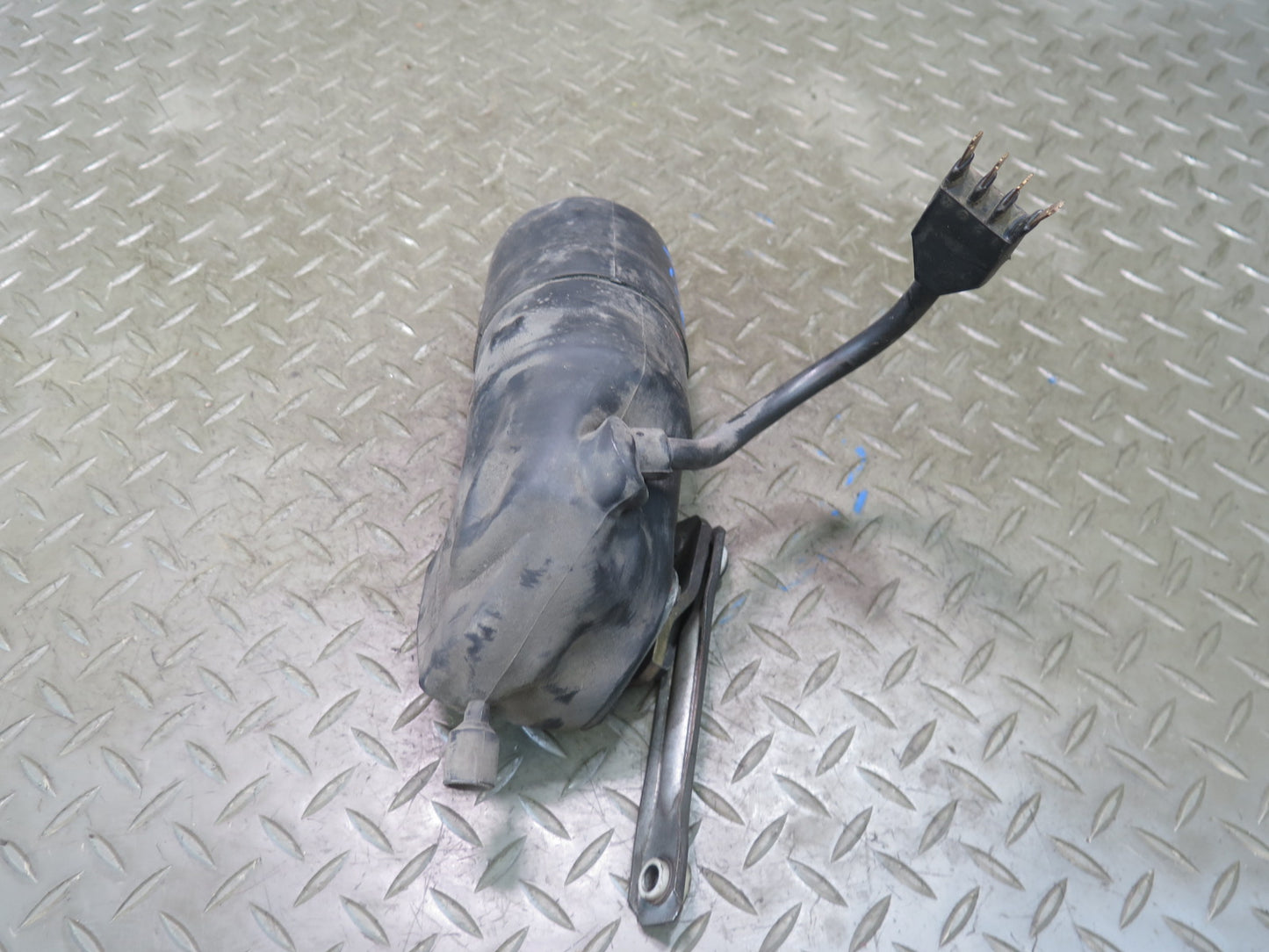 1984-1986 Porsche 928 Front Headlight Lamp Power Motor 92862402100