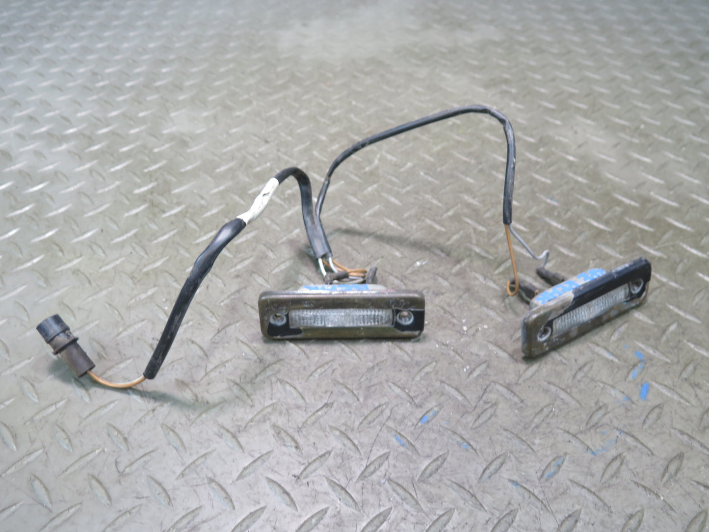 1987-1991 Porsche 928 S4 Rear Left & Right License Plate Light Lamp Set of 2