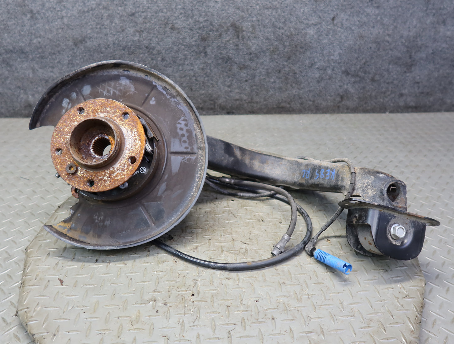 03-08 BMW E85 Z4 RWD Rear Left Spindle Knuckle Trailing Arm Hub Bearing OEM