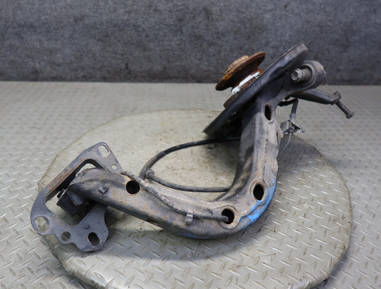 03-08 BMW E85 Z4 RWD Rear Left Spindle Knuckle Trailing Arm Hub Bearing OEM