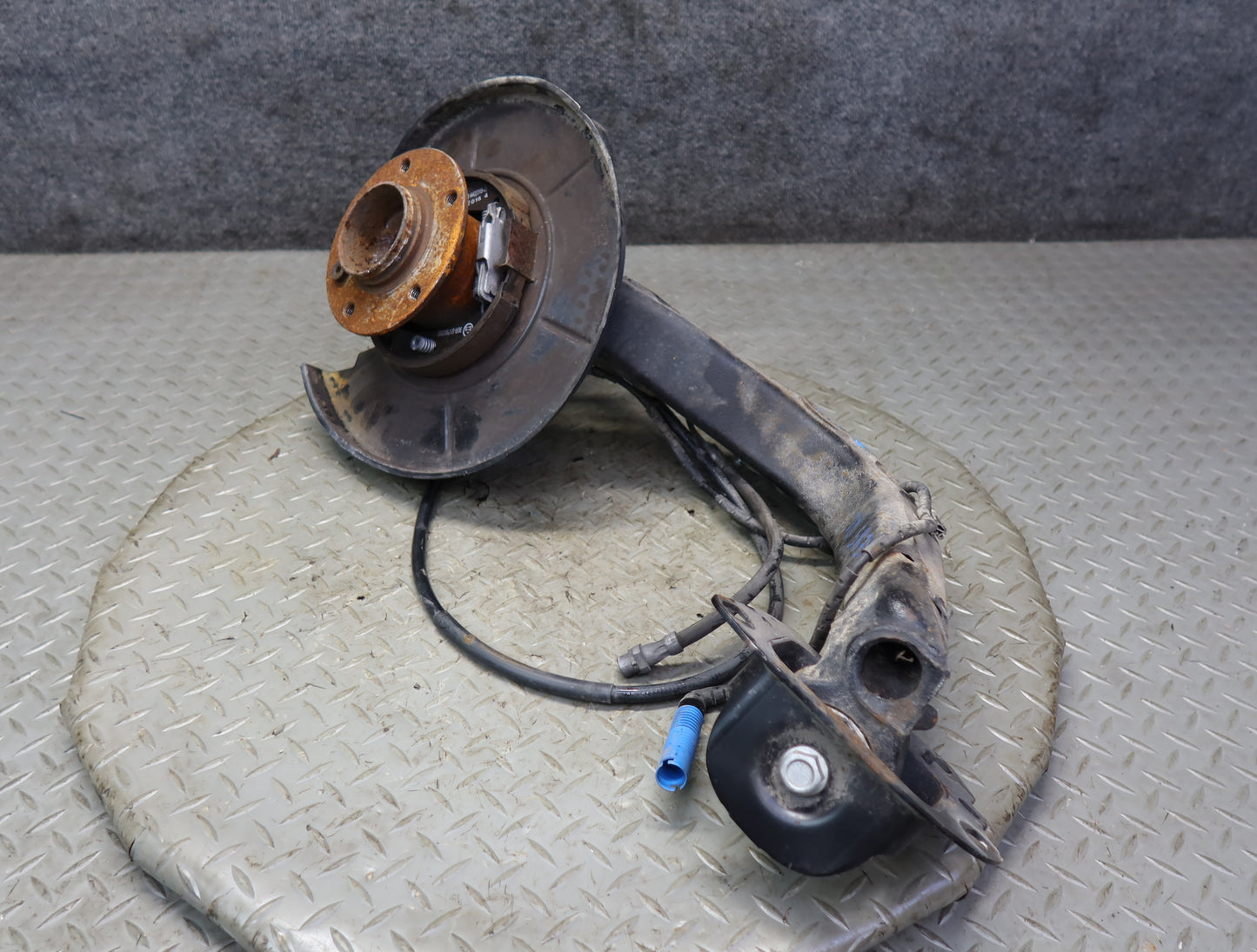 03-08 BMW E85 Z4 RWD Rear Left Spindle Knuckle Trailing Arm Hub Bearing OEM