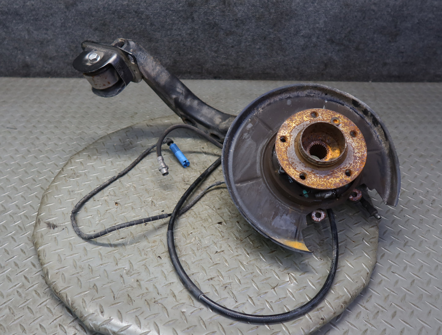 03-08 BMW E85 Z4 RWD Rear Right Spindle Knuckle Trailing Arm Hub Bearing OEM