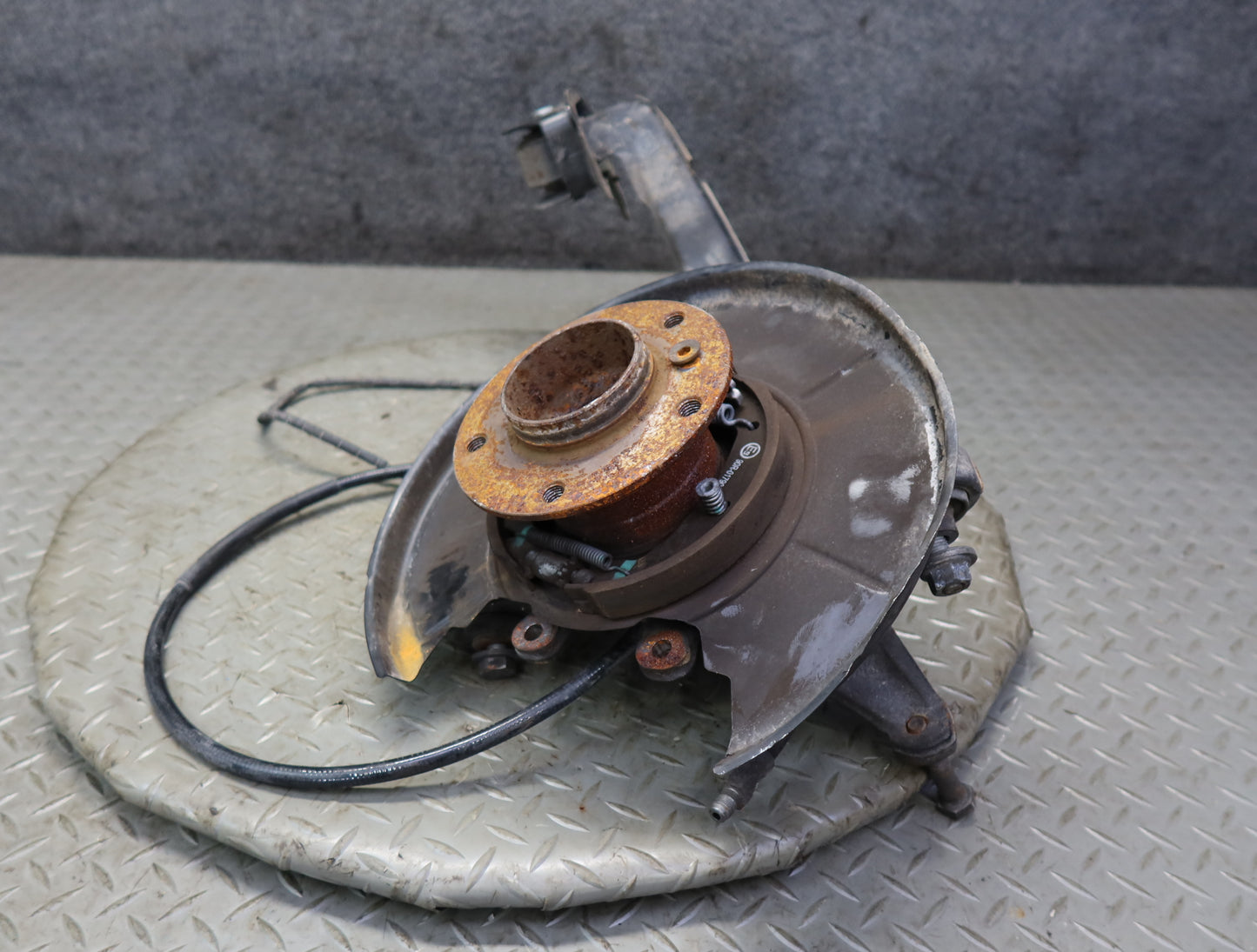 03-08 BMW E85 Z4 RWD Rear Right Spindle Knuckle Trailing Arm Hub Bearing OEM