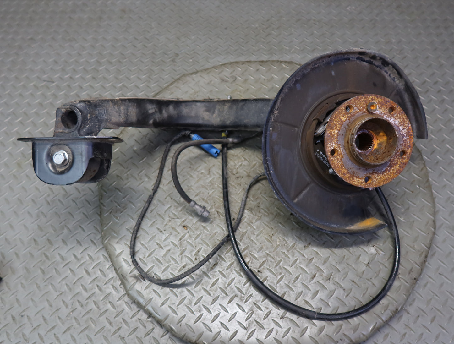 03-08 BMW E85 Z4 RWD Rear Right Spindle Knuckle Trailing Arm Hub Bearing OEM