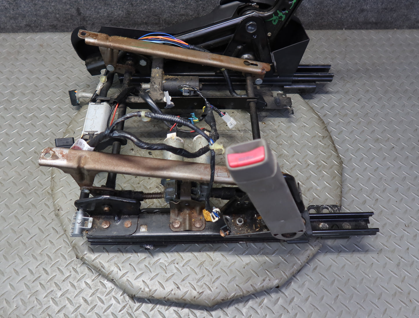 2003-2007 Hummer H2 Front Right Seat Lower Frame Track Rail w Motors