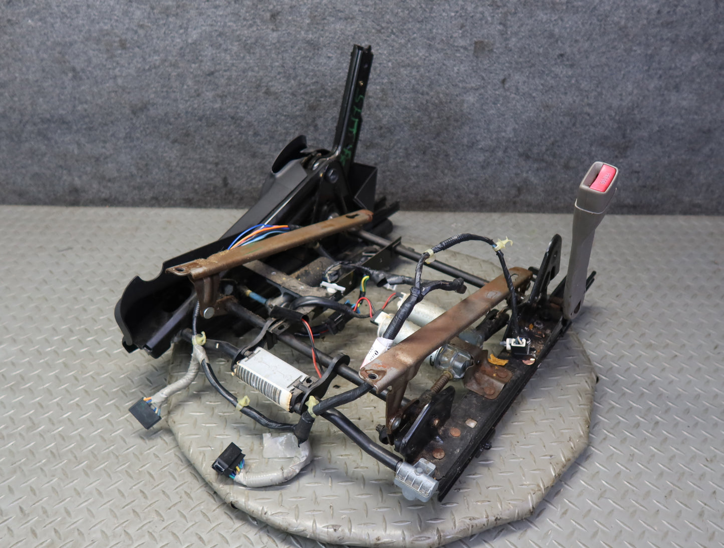2003-2007 Hummer H2 Front Right Seat Lower Frame Track Rail w Motors