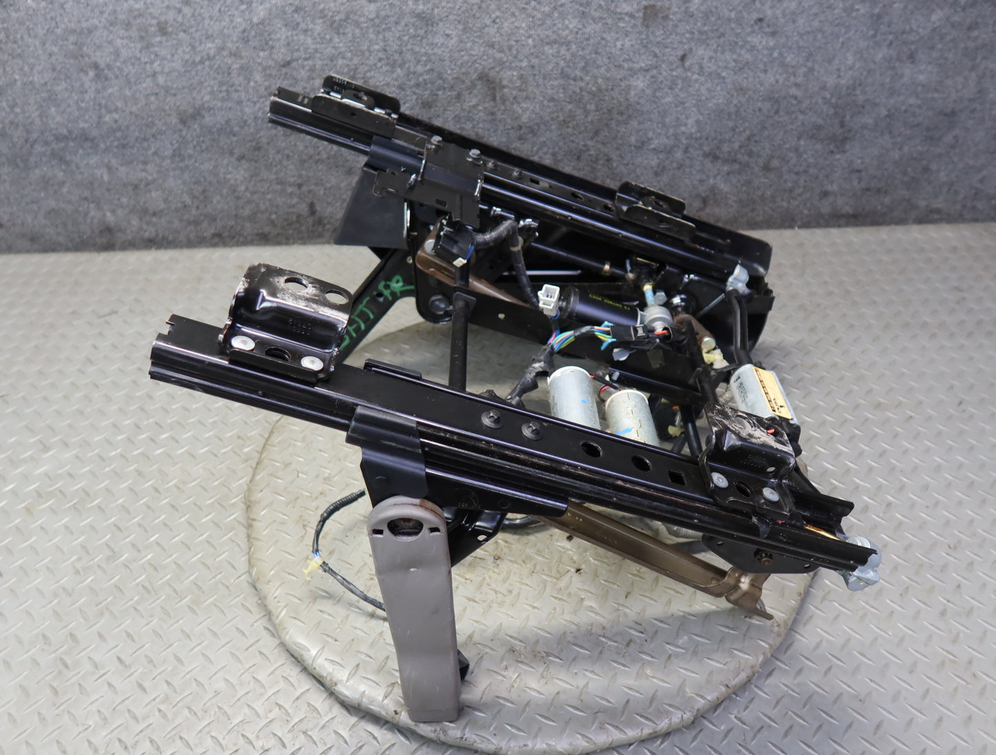 2003-2007 Hummer H2 Front Right Seat Lower Frame Track Rail w Motors