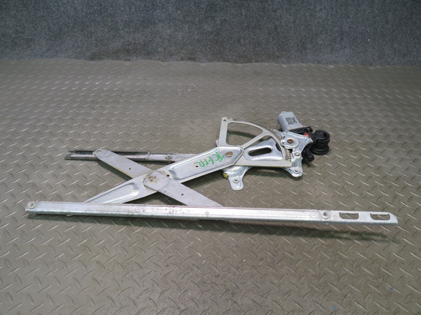 99-01 Toyota Crown JZS175 Front Right Door Window Regulator w Motor OEM