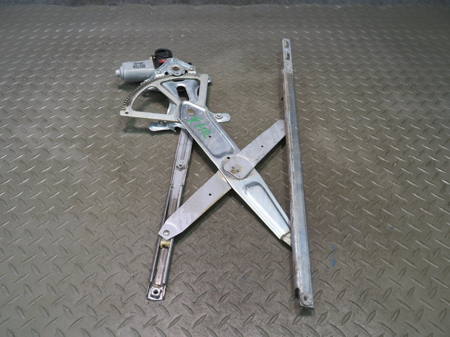 99-01 Toyota Crown JZS175 Front Right Door Window Regulator w Motor OEM