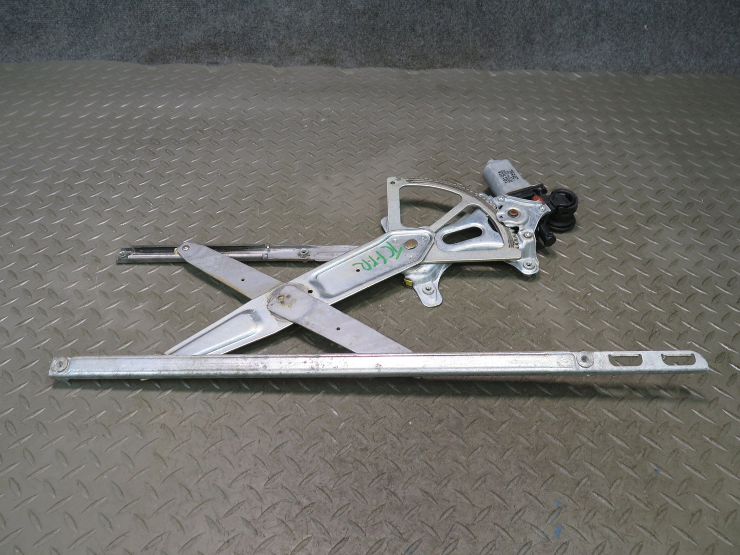 99-01 Toyota Crown JZS175 Front Right Door Window Regulator w Motor OEM