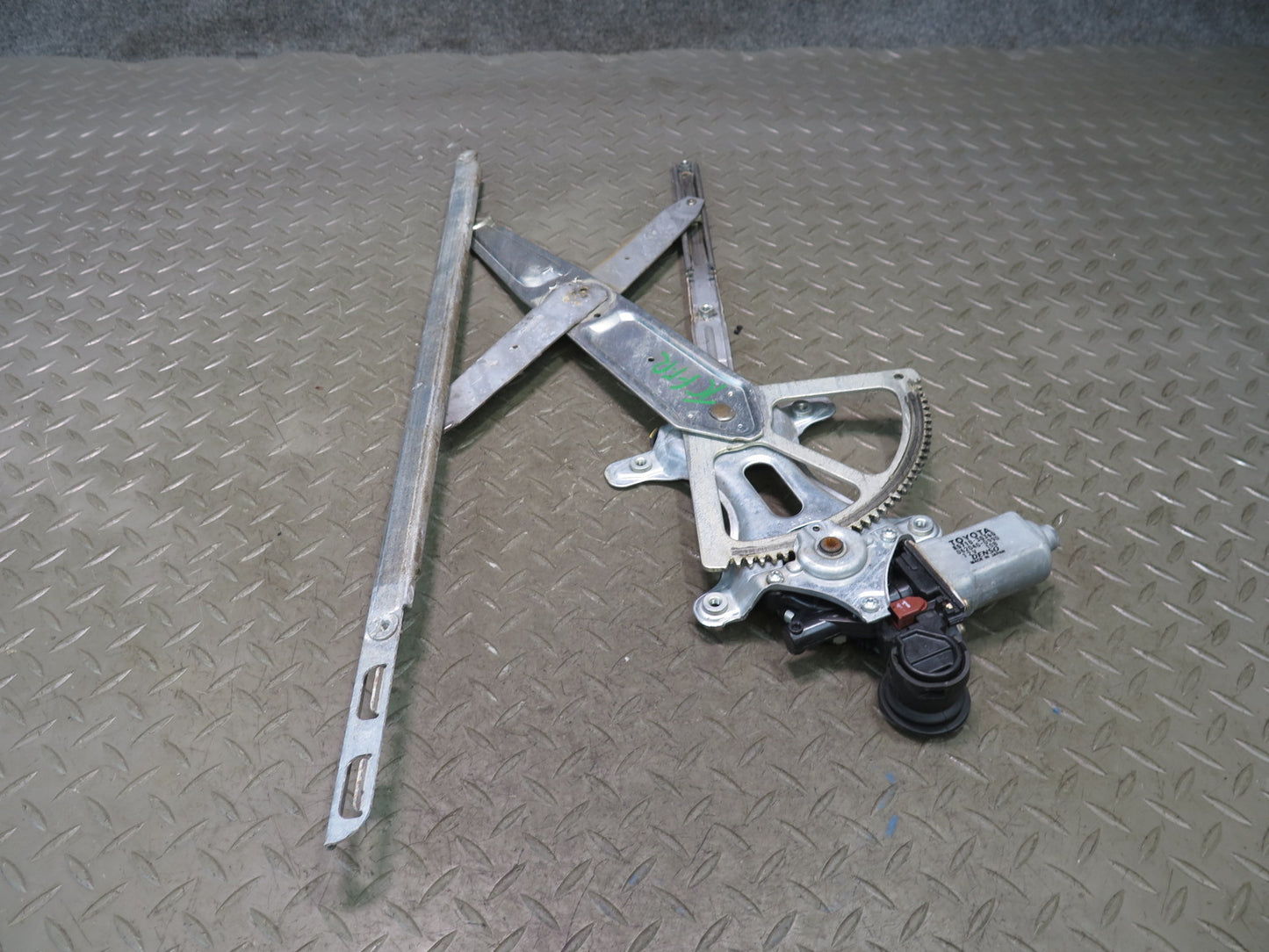 99-01 Toyota Crown JZS175 Front Right Door Window Regulator w Motor OEM
