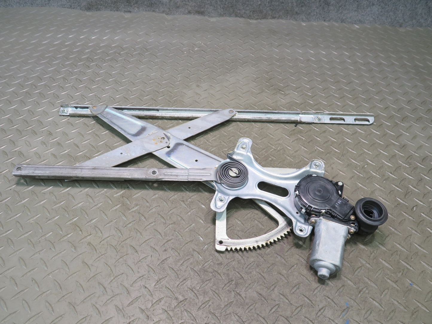 99-01 Toyota Crown JZS175 Front Right Door Window Regulator w Motor OEM
