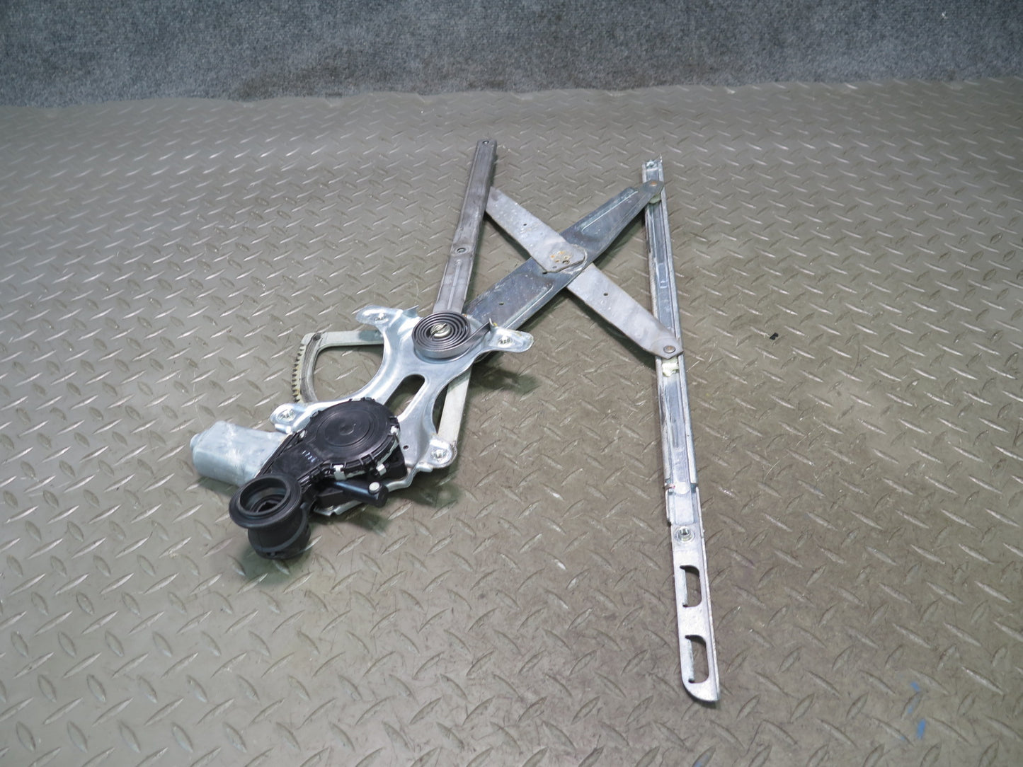 99-01 Toyota Crown JZS175 Front Right Door Window Regulator w Motor OEM