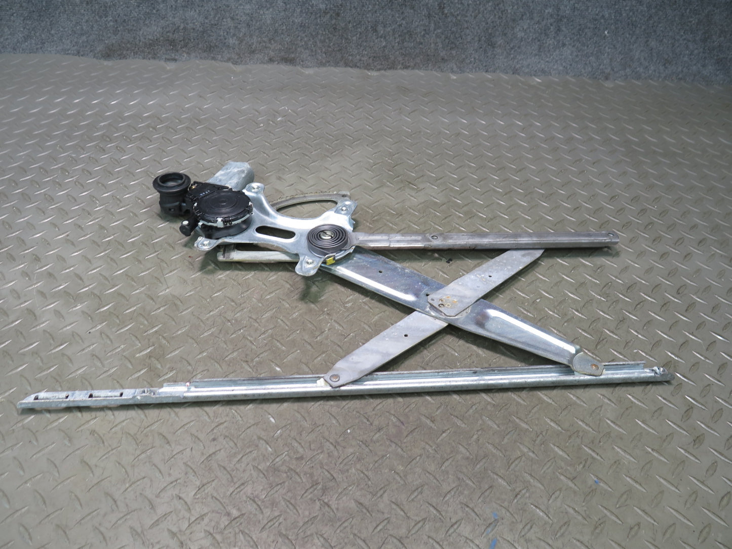 99-01 Toyota Crown JZS175 Front Right Door Window Regulator w Motor OEM