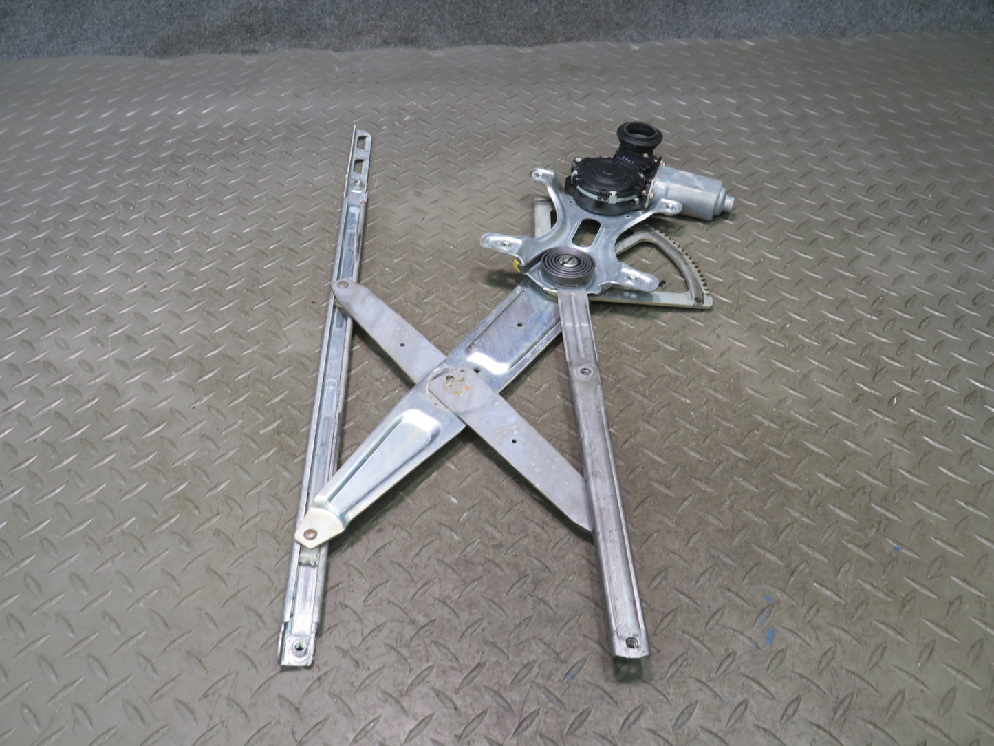 99-01 Toyota Crown JZS175 Front Right Door Window Regulator w Motor OEM