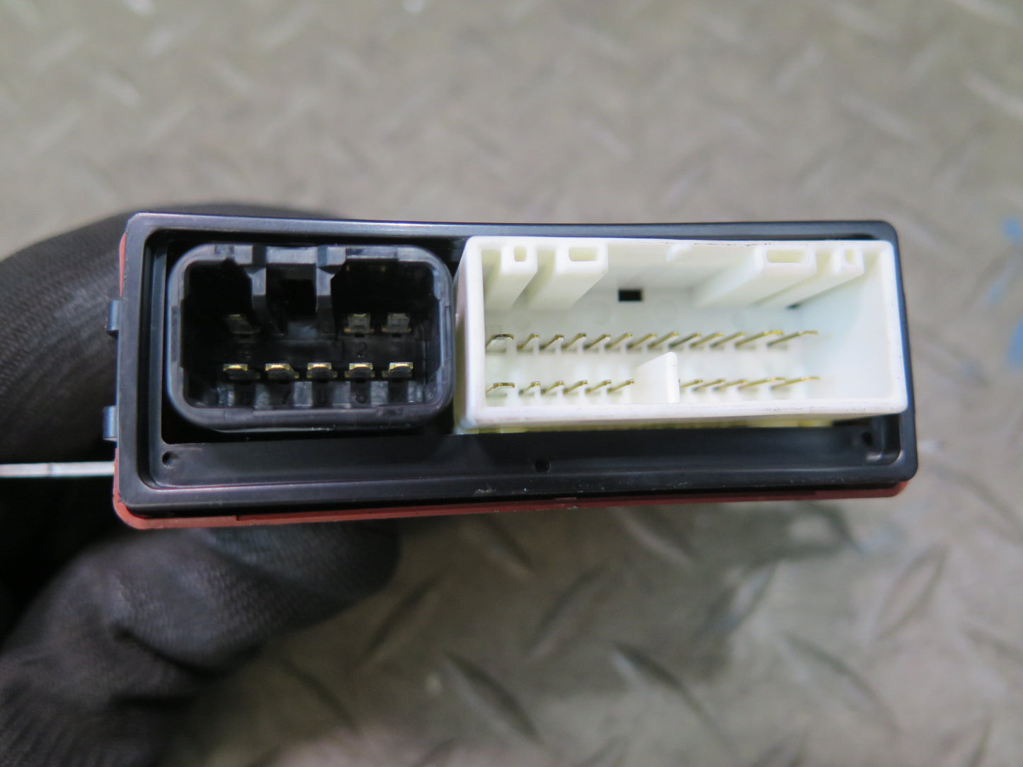 99-01 Toyota Crown JZS175 Rear Left or Right Door Control Module 89224-30020 OEM