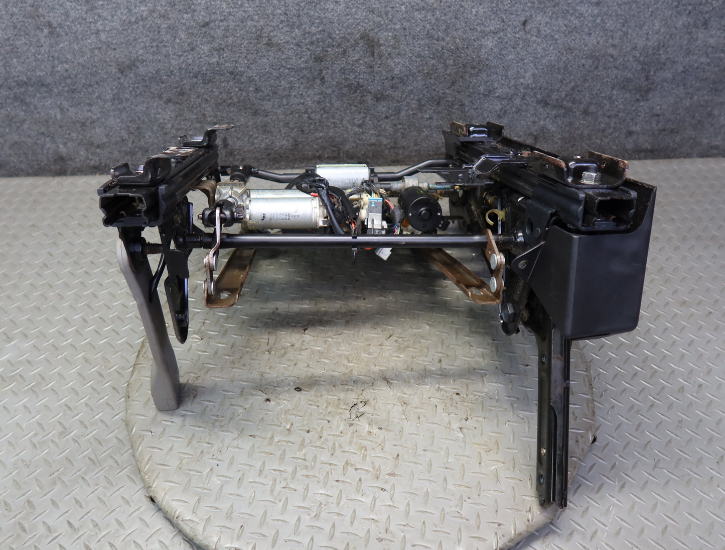 2003-2007 Hummer H2 Front Left Seat Lower Frame Track Rail w Motors