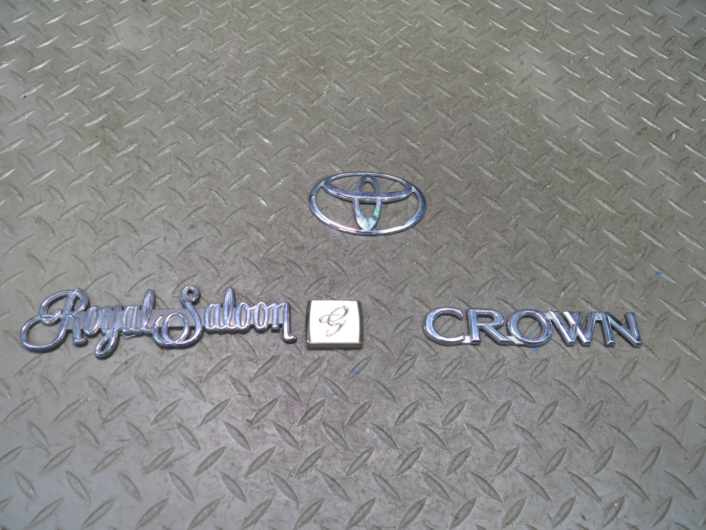 99-01 Toyota Crown JZS175 Rear Trunk Lid Badge Emblem Logo Symbol Set OEM