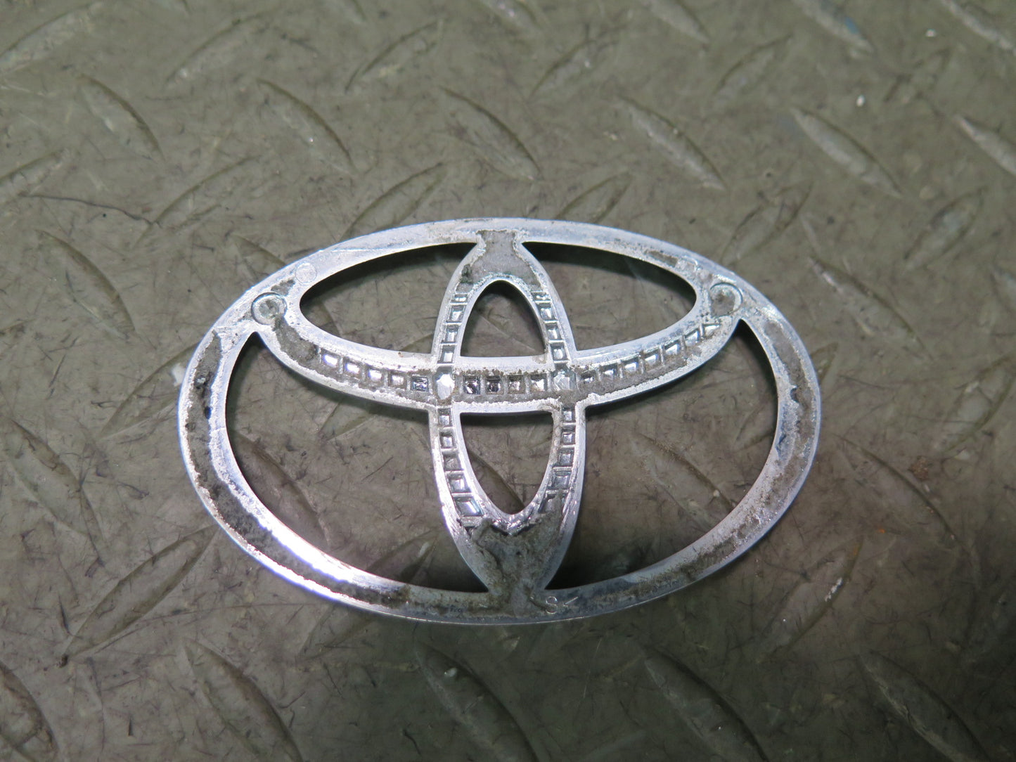 99-01 Toyota Crown JZS175 Rear Trunk Lid Badge Emblem Logo Symbol Set OEM