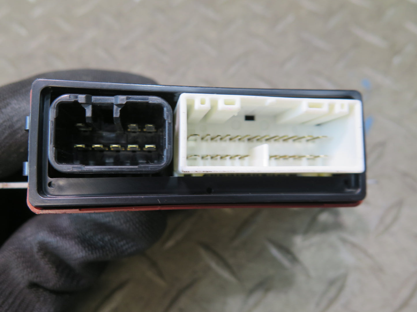99-01 Toyota Crown JZS175 Rear Left or Right Door Control Module 89224-30020 OEM