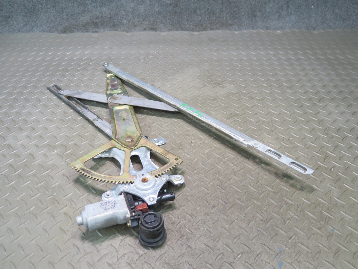 99-01 Toyota Crown JZS175 Front Left Door Window Regulator w Motor OEM