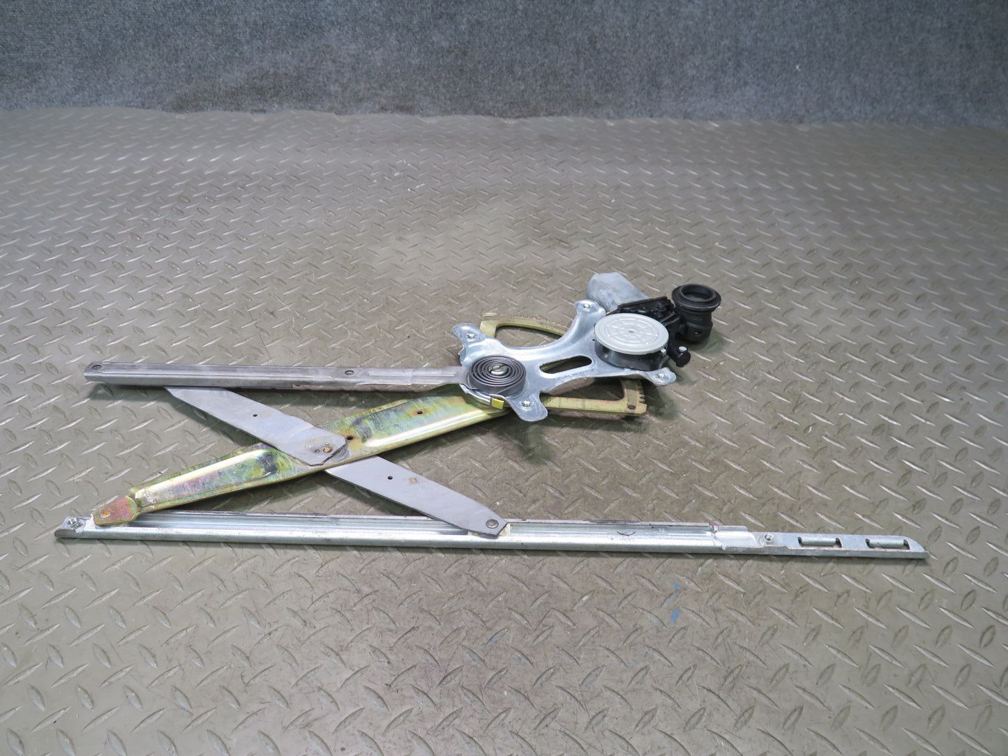 99-01 Toyota Crown JZS175 Front Left Door Window Regulator w Motor OEM