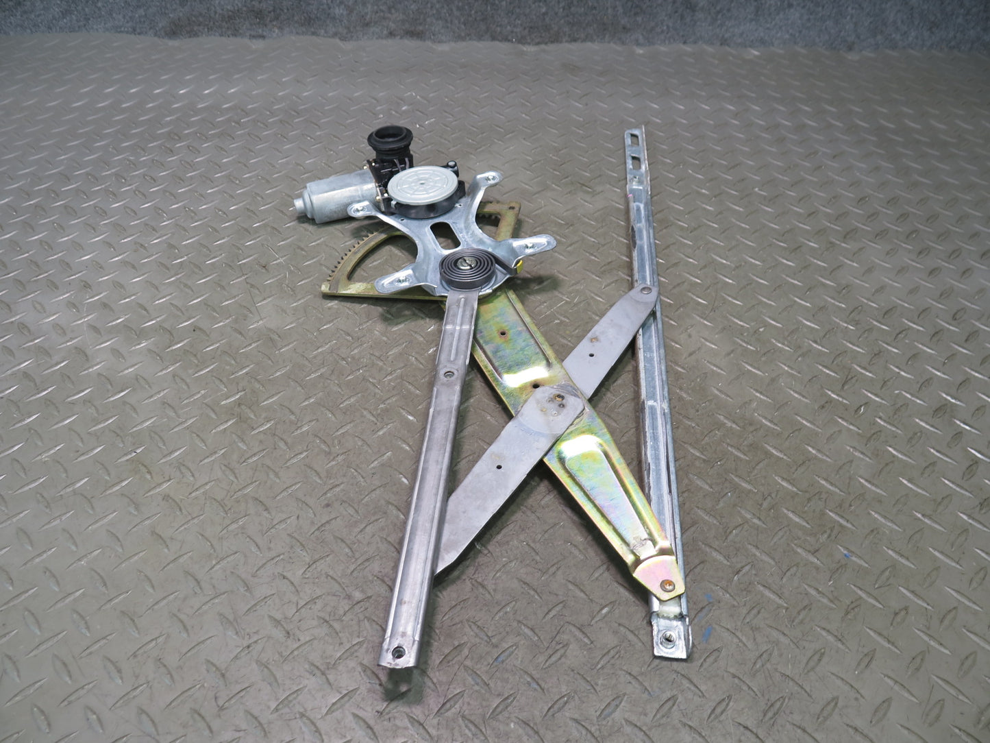 99-01 Toyota Crown JZS175 Front Left Door Window Regulator w Motor OEM