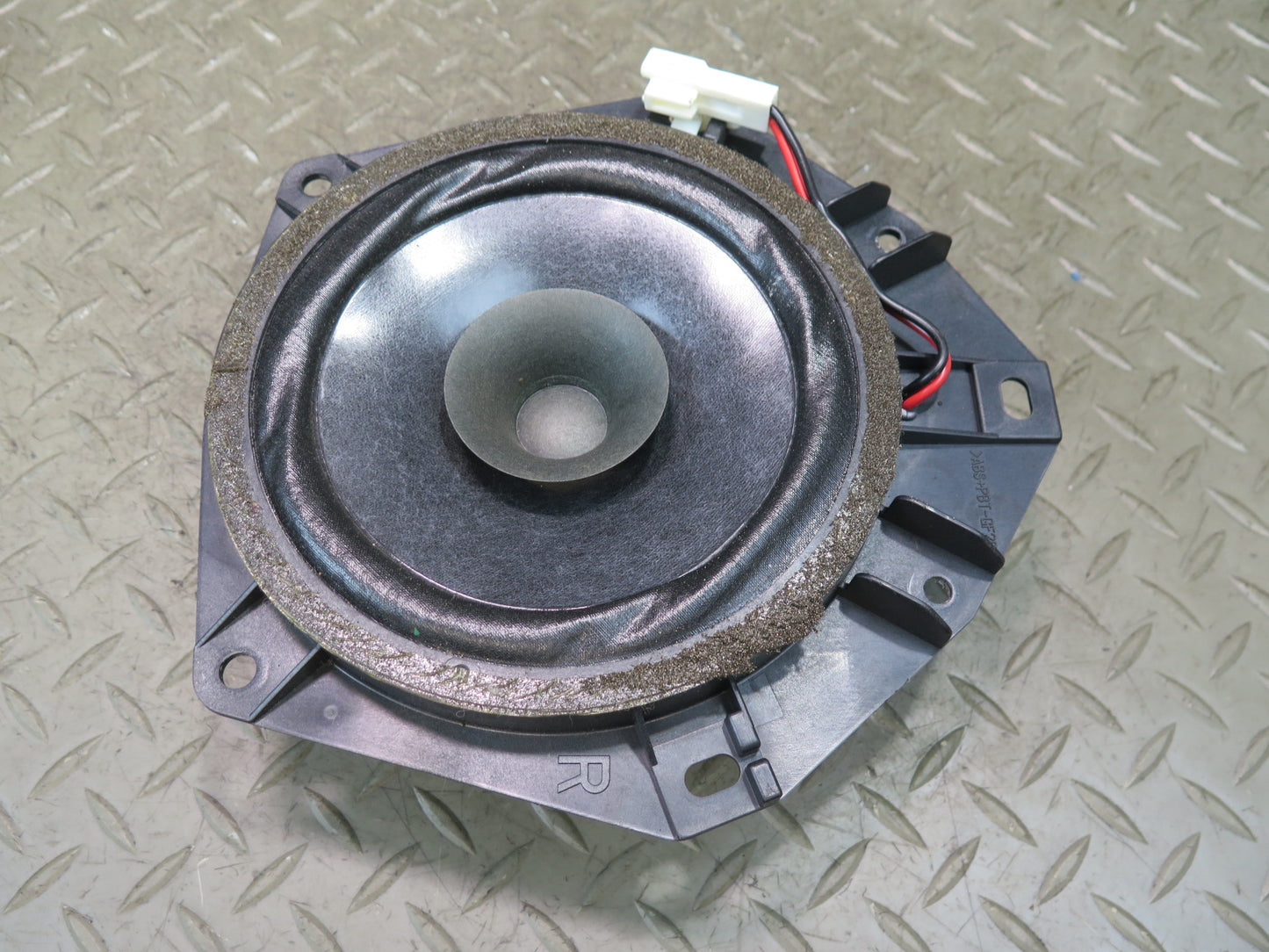 99-01 Toyota Crown JZS175 Set of 2 Front Right & Left Door Speaker OEM
