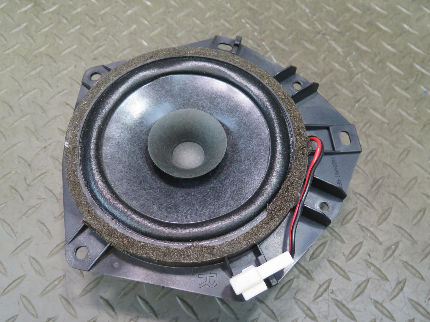 99-01 Toyota Crown JZS175 Set of 2 Front Right & Left Door Speaker OEM