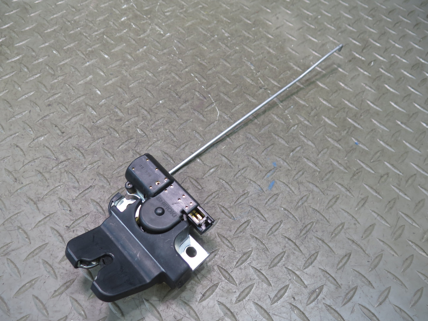 99-01 Toyota Crown JZS175 Rear Trunk Lock Latch Actuator OEM