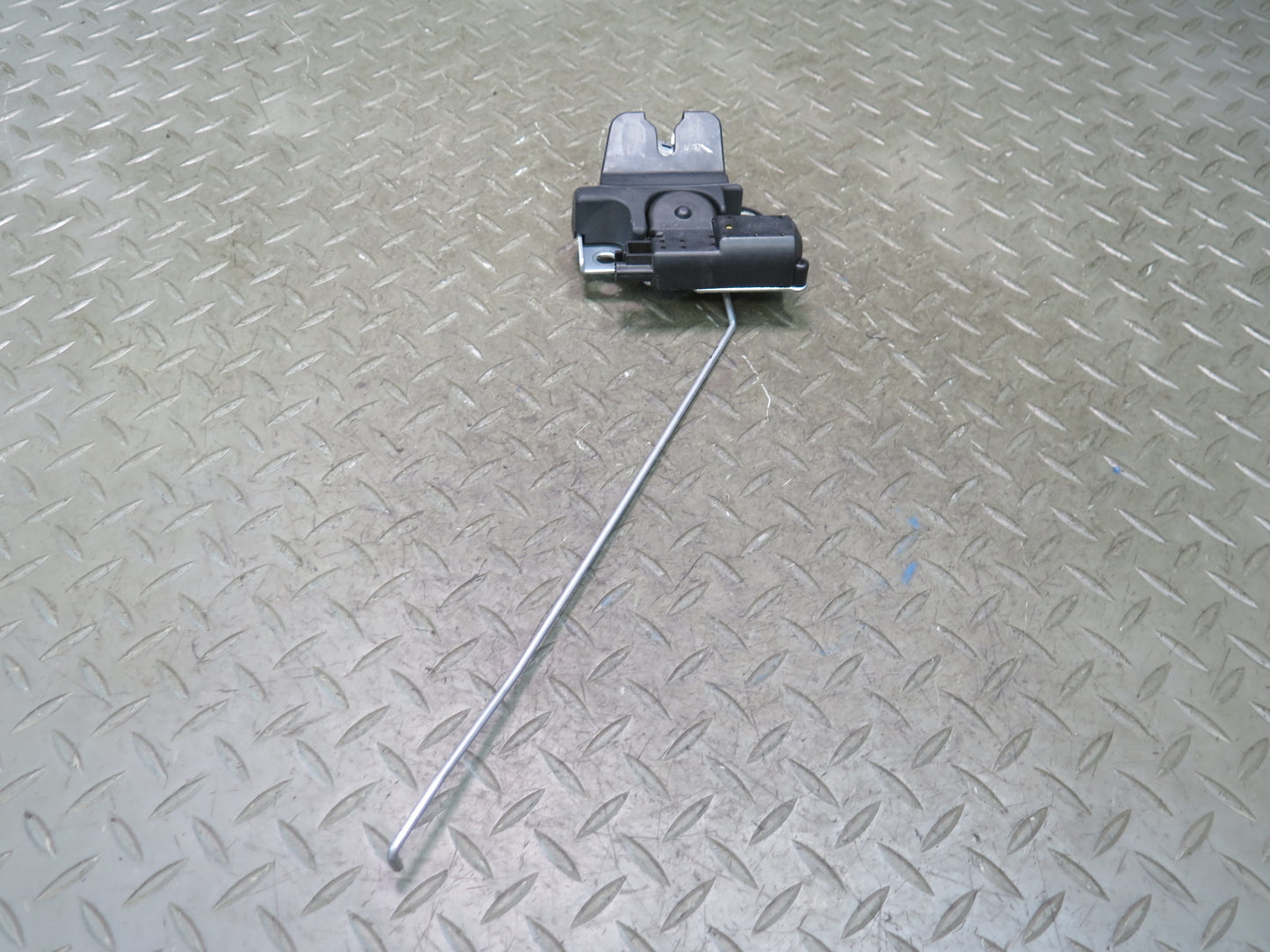 99-01 Toyota Crown JZS175 Rear Trunk Lock Latch Actuator OEM