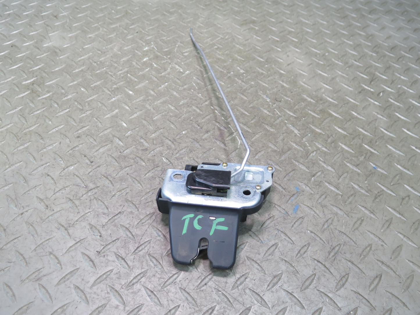 99-01 Toyota Crown JZS175 Rear Trunk Lock Latch Actuator OEM