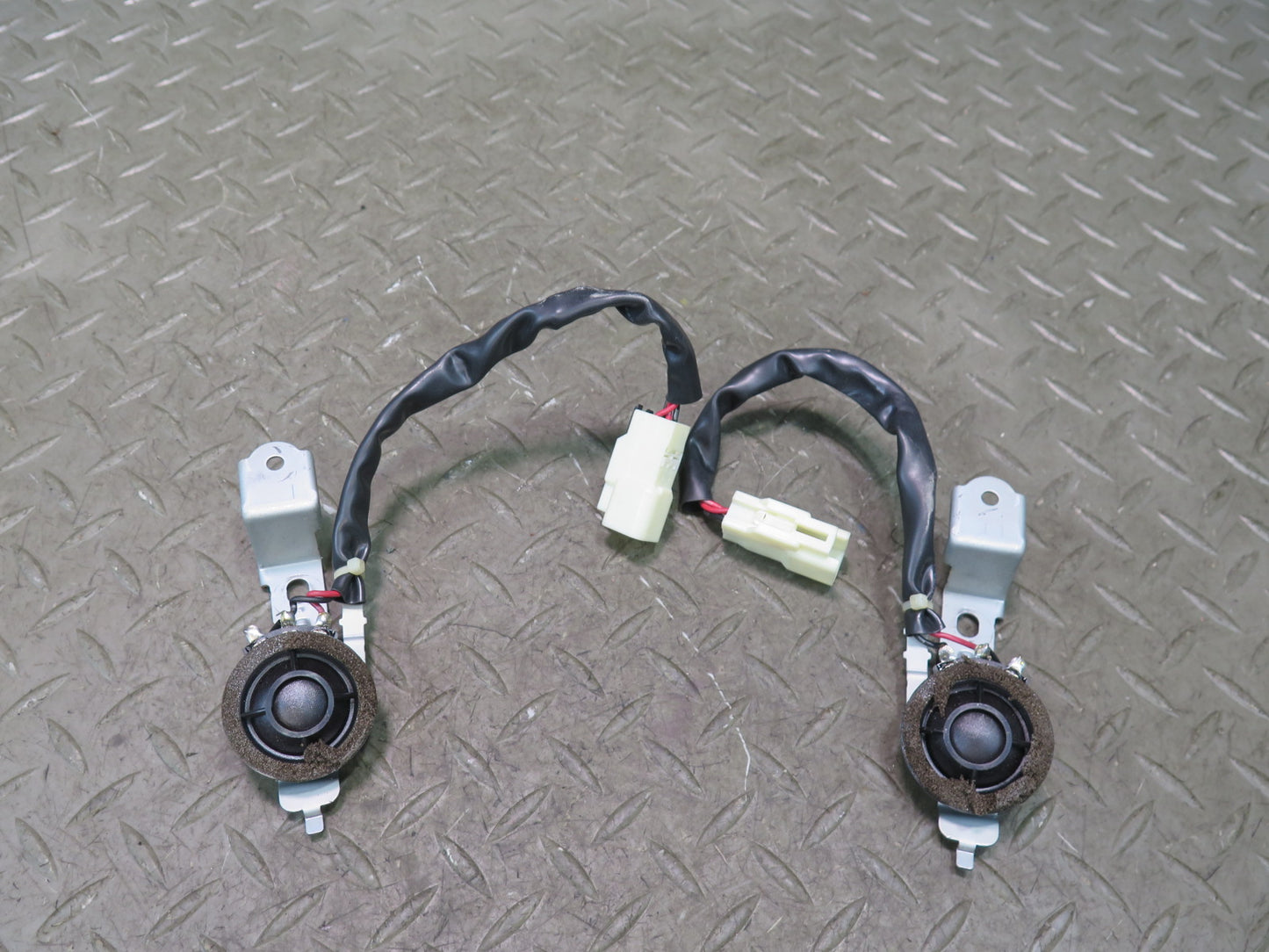 99-01 Toyota Crown JZS175 Set of 2 Front Left & Right Door Speaker Tweeter OEM