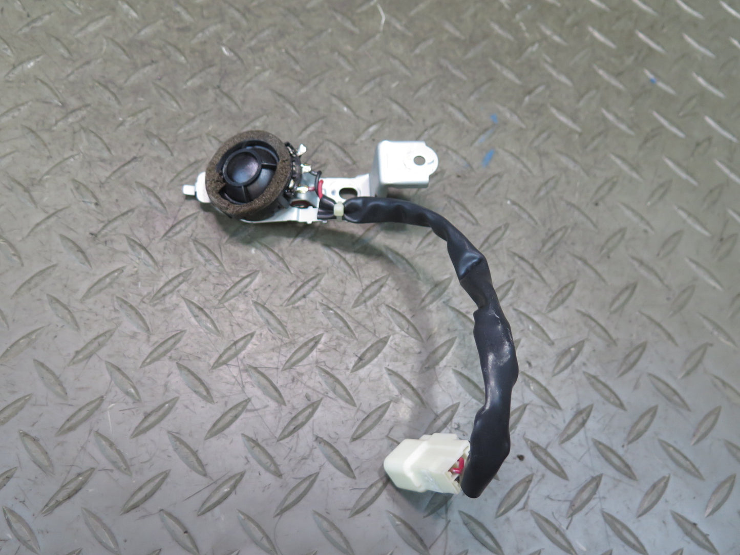 99-01 Toyota Crown JZS175 Set of 2 Front Left & Right Door Speaker Tweeter OEM